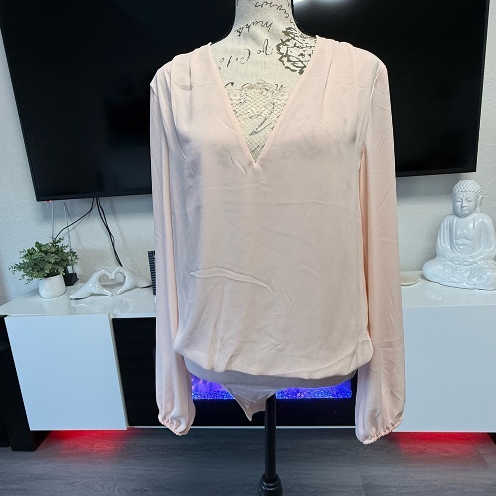 Guess Lace V-Neck Long Sleeve Peach Bodysuit - Picture 3 of 11